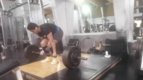 Heavy deadlift single