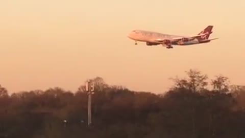 Virgin Atlantic 747 lands safely after landing gear fails