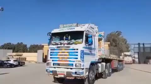 600 humanitarian aid trucks have been halted at the Rafah border crossing