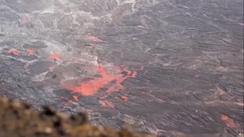 Tornado forms inside Kilauea Crater in Hawaii -- Tosses lava around in the air