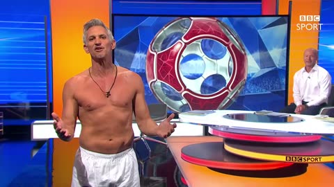 #GaryLineker presents Match of the Day in his pants - #BBCSport