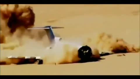 Plane dangerously crash in the middle of desert