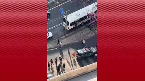 Vídeo mostra momento em que homem é preso após atentado em ônibus em Piracicaba