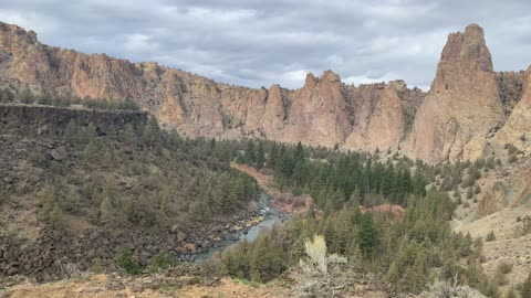 Central Oregon – Smith Rock State Park – High Desert Panorama – 4K