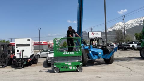 Scissor Lift 2012 Genie GS1930 Electric 19' Platform Extendable FOR SALE