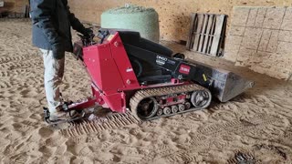 Mini Skid Steer Toro Tx525 for Barn Cleaning Maybe