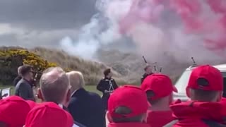 45 getting a yuge welcome in Scotland 🏴󠁧󠁢󠁳󠁣󠁴󠁿🇺🇸