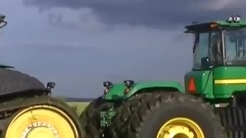 tractors stuck, machines accelerating (41)