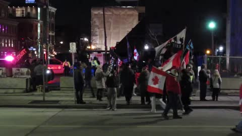 Justin Trudeau leaving restaurant in Hamilton, Ontario & running the gauntlet of protesters