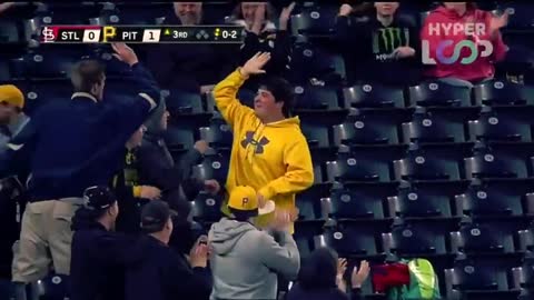 25 BEST AND FUNNIEST FAN MOMENTS IN SPORTS