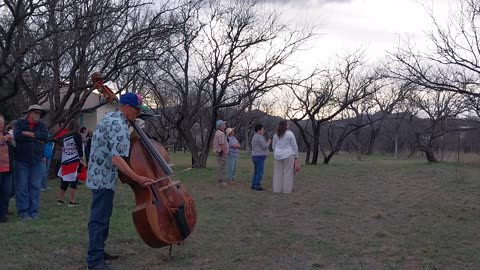 Bassist Glenn Moore serenades the vultures