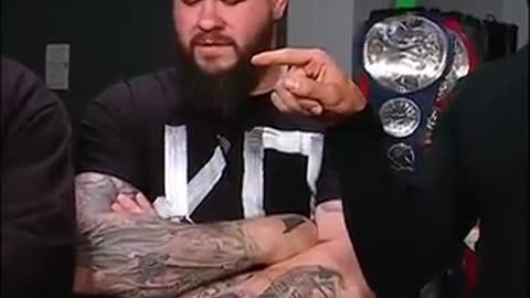 Kevin Owens can’t focus with a finger in his face 👆🏻