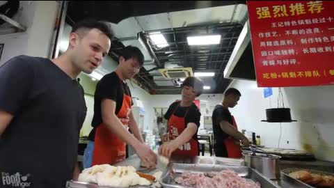 BEST Chinese Street Food | Numbing Beef Sichuan Flatbread in Chengdu, China