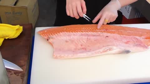 How To Fillet a Whole Salmon | Sashimi & Sushi -Taiwanese street food-12