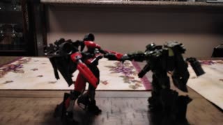 Bumblebee from 9/11 and Wheeljack versus s h a t t e r stop motion