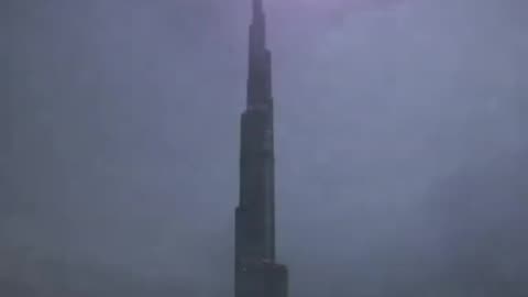 Burjkhalifa lightening thunderstorm in slow mo (old video)