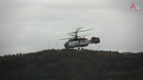 Naval helicopter pilots practice interaction with fleet forces in the Barents Sea