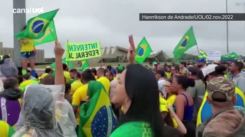 Bolsonaristas pedem intervenção e que Exército 'saia do quartel' em Brasília