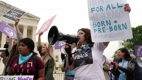 Mayoría de estadounidenses defiende mantener protección del derecho al aborto