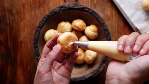 Easy Cream Puffs With Pastry Cream Recipe!