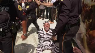 Secret Service take down, arrest man in prison jumpsuit who ran in front of Trump’s motorcade