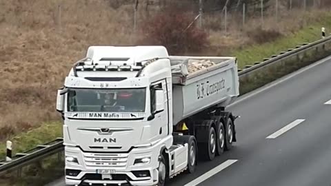 Haulage truck unsafe load