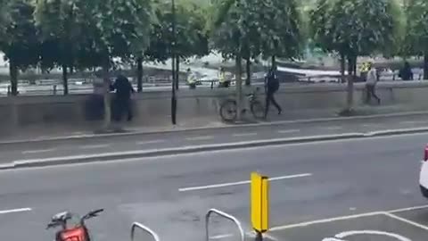 ⚠️City Quay, Dublin🇮🇪 Gardai are removing tents from The Liffey Front after