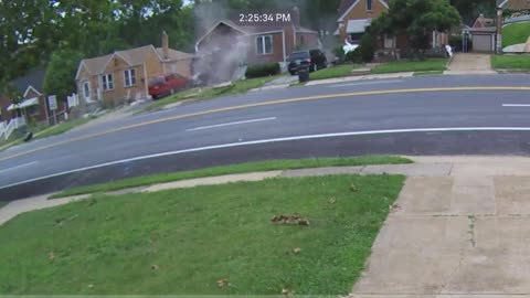 Car Crashes Into Home in South St. Louis County