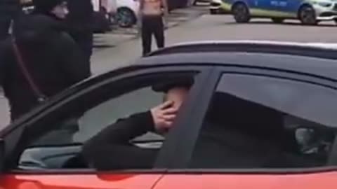 Almanya’nın Mannheim kentinde 49 yaşındaki Ertekin Özkan elinde bıçak'la polis'in