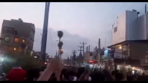 Iranians Arm And Take To The Streets!