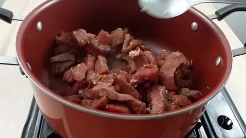 Tirinhas de carne com creme de batata! Receita super fácil e deliciosa!