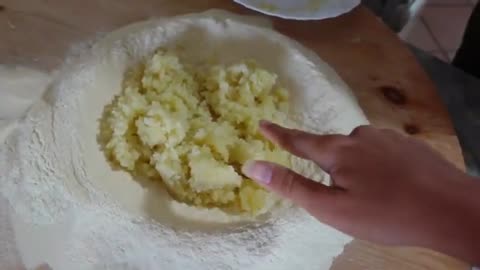 COOKING WITH ITALIAN GRANDMA - COOKING HOMEMADE GNOCCHI #italianfood