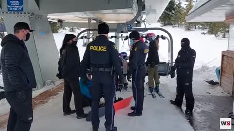 Snowboarder detained by security for not wearing mask