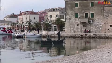 Primošten dobio spomenik koji prikazuje dva ribara u barci