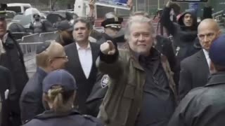 Steve Bannon just arrived to New York Supreme Court today