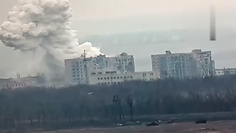 The Moment a Russian Cruise Missile Smashes into a Building (Krasnohorivka, Donetsk region)