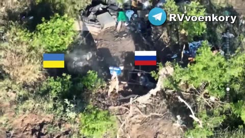 1 Russian soldier ambushes 3 Ukrainians at very close range