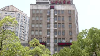 Shanghai braves stifling heat for mass COVID tests