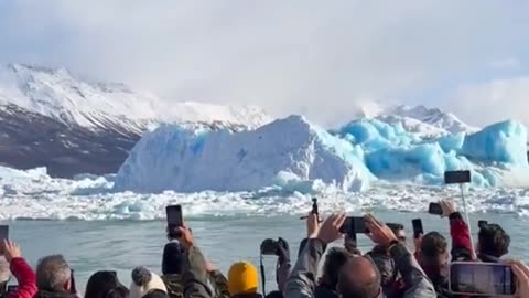 Ice mountain collipse