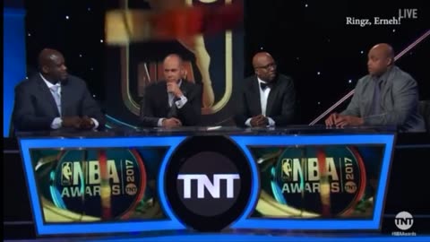 Shaq and Chuck arguing about who’s fatter: 😂