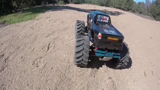 Traxxas T-Maxx Nitro to Electric Conversion - In the Dirt!