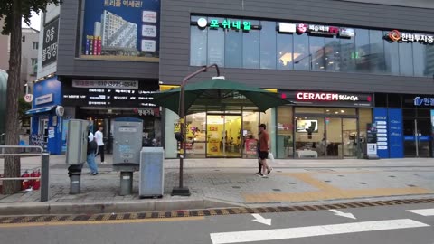 Walking Tour of Sinchon 2023 and the Hongdae Shopping Streets