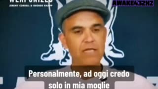 Robbie Williams apre gli occhi