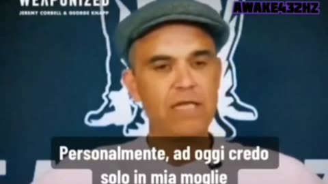 Robbie Williams apre gli occhi