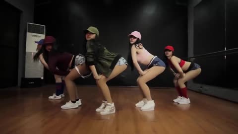 Sexy girls dance