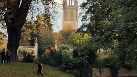 I like this atmosphere on the streets of England in autumn. The autumn will begin next Sunday