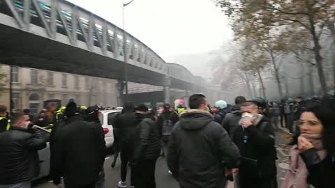 Manif anti-pass💉du 20/11/21 - Paris - ca a gazé !