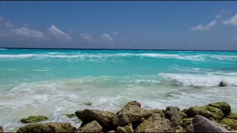 Relaxing Sights and Sounds of Ocean Waves in the Caribbean Sea