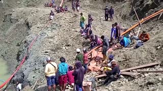 Rescuers hunt for survivors after Indonesia landslide