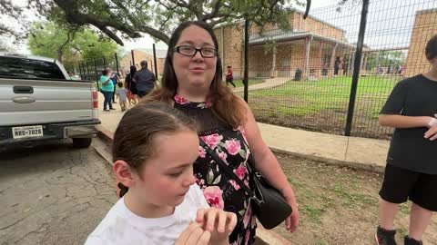 Texas: Uvalde students return to school after massacre
